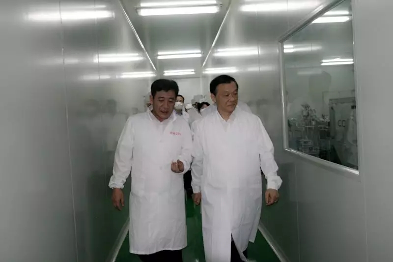 胡五岳市長來元化生物公司調(diào)研