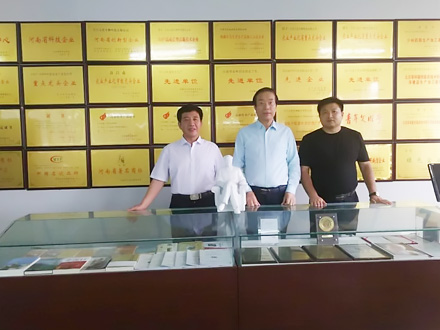 奇經(jīng)療法創(chuàng)始人張必清教授來(lái)元化洽談業(yè)務(wù)